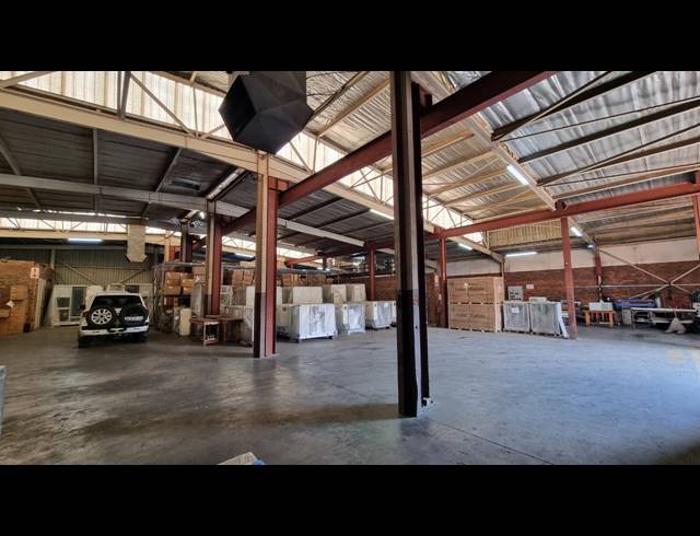 1,840M² WAREHOUSE TO LET IN JET PARK